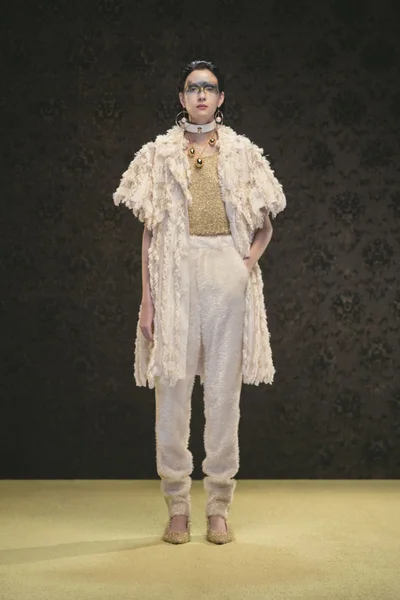 Look 32